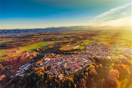 simsearch:649-08923157,k - View from hot air balloon of Bene Vagienna, Langhe, Piedmont, Italy Stock Photo - Premium Royalty-Free, Code: 649-08923158