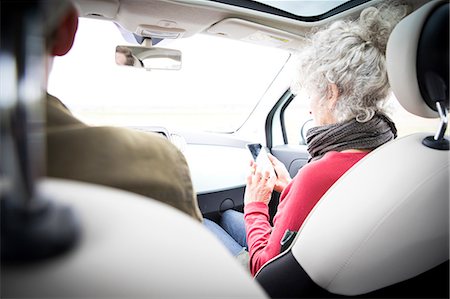 simsearch:649-08923733,k - Over shoulder view of couple in car Photographie de stock - Premium Libres de Droits, Code: 649-08923344