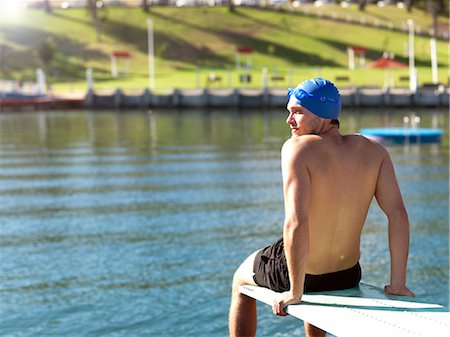 swim cap back view - Diver on diving platform, Geelong, Victoria, Australia Foto de stock - Sin royalties Premium, Código: 649-08923388