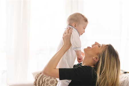 simsearch:614-08871604,k - Mother and baby bonding at home Stockbilder - Premium RF Lizenzfrei, Bildnummer: 649-08923591
