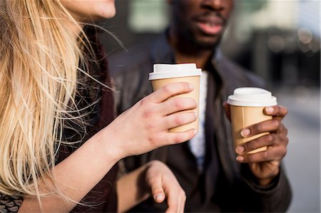 simsearch:649-08923926,k - Cropped shot of young couple holding takeaway coffee in city Foto de stock - Sin royalties Premium, Código: 649-08923922