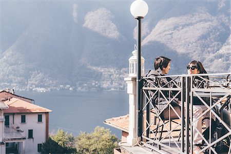 simsearch:649-08949589,k - Couple at lakeside terrace restaurant, Monte San Primo, Italy Photographie de stock - Premium Libres de Droits, Code: 649-08949501