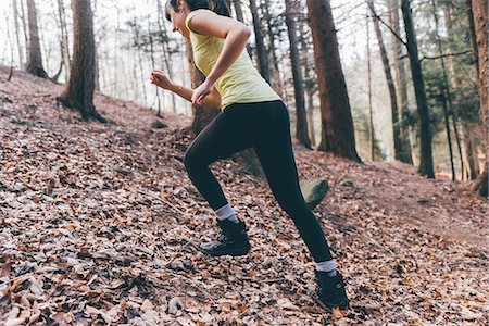 Female runner running up steep forest, Monte San Primo, Italy Fotografie stock - Premium Royalty-Free, Codice: 649-08949525