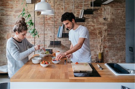 simsearch:649-08949562,k - Young couple preparing breakfast at kitchen counter Stock Photo - Premium Royalty-Free, Code: 649-08949569