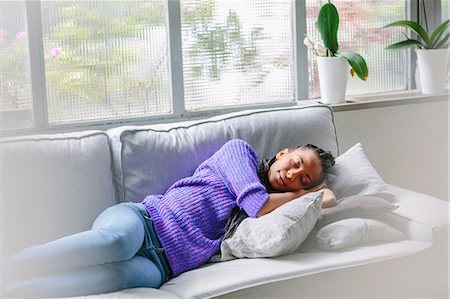simsearch:6108-06167292,k - Woman sleeping on sofa Stockbilder - Premium RF Lizenzfrei, Bildnummer: 649-08949593