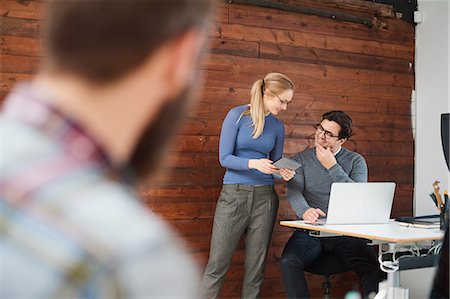 simsearch:614-08874895,k - Over shoulder view of female and male designers looking at digital tablet in design studio Photographie de stock - Premium Libres de Droits, Code: 649-08949825