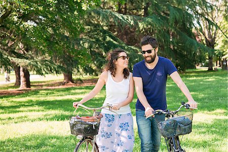 simsearch:649-08949872,k - Couple strolling with bicycles in park, Arezzo, Tuscany, Italy Stock Photo - Premium Royalty-Free, Code: 649-08949871