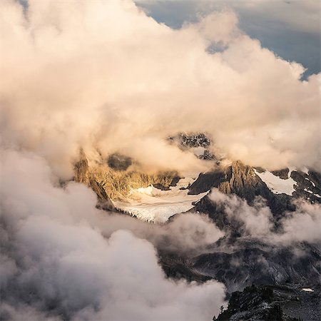 Mountain peak in clouds, Mount Baker, Washington, USA Stock Photo - Premium Royalty-Free, Code: 649-08949982