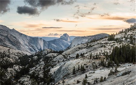 Elevated view of mountainous rock formations at sunset, Yosemite National Park, California, USA Fotografie stock - Premium Royalty-Free, Codice: 649-08950357