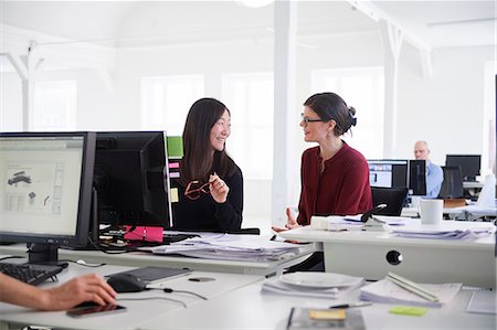 Colleagues working in office, using computer Photographie de stock - Premium Libres de Droits, Code: 649-08950459