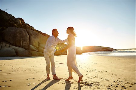 simsearch:614-08578435,k - Mature couple on beach, standing face to face, Cape Town, South Africa Stock Photo - Premium Royalty-Free, Code: 649-08950593