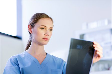 doctor looking at xray - Doctor looking at xray image Stock Photo - Premium Royalty-Free, Code: 649-08950978