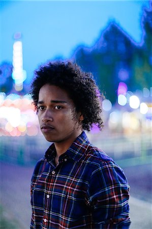 simsearch:649-08860128,k - Portrait of teenage boy at funfair at night Stockbilder - Premium RF Lizenzfrei, Bildnummer: 649-08950979