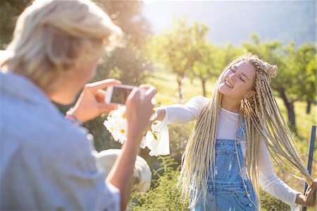 simsearch:649-08702811,k - Young man photographing girlfriend in field with wildflowers, Majorca, Spain Fotografie stock - Premium Royalty-Free, Codice: 649-08951023