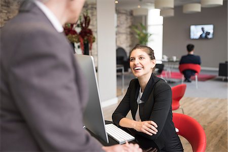 simsearch:614-08821459,k - Young businesswoman and female colleague talking over office desk Foto de stock - Royalty Free Premium, Número: 649-08968824