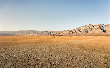 Desert and mountains in Death Valley National Park, California, USA Foto de stock - Sin royalties Premium, Código: 649-08968968