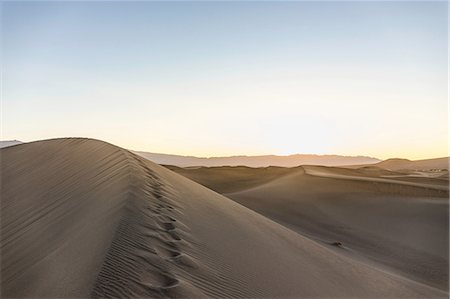 simsearch:649-08824853,k - Footprints on Mesquite Flat Sand Dunes in Death Valley National Park, California, USA Foto de stock - Sin royalties Premium, Código: 649-08968981