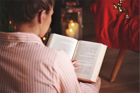 View over shoulder of woman reading book Stock Photo - Premium Royalty-Free, Code: 649-08969036