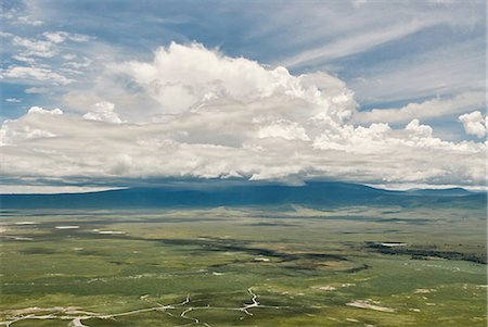 simsearch:614-09027071,k - Elevated view of clouds over landscape, Ngorongoro, Arusha, Tanzania, Africa Photographie de stock - Premium Libres de Droits, Code: 649-08969057