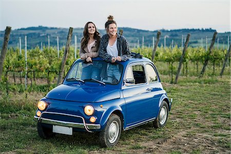 stand - Tourists standing through car sunroof, vineyard, Tuscany, Italy Stock Photo - Premium Royalty-Free, Code: 649-08969251