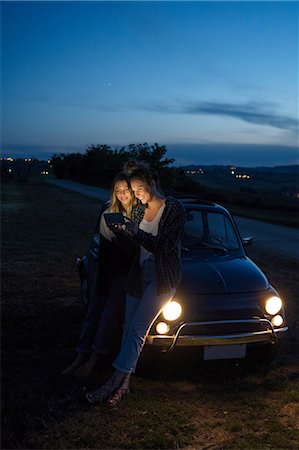 florence by night - Tourists using mobile phone Stock Photo - Premium Royalty-Free, Code: 649-08969272