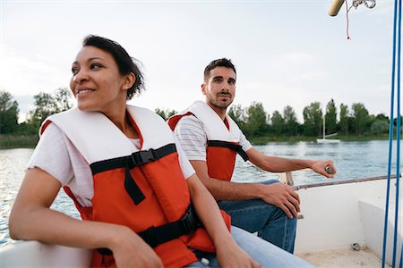 simsearch:649-08969325,k - Man and woman on sailing boat on lake, close-up Photographie de stock - Premium Libres de Droits, Code: 649-08969299