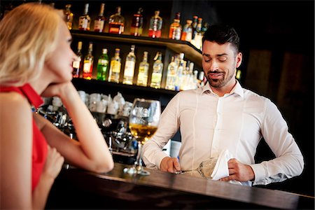 simsearch:649-08577203,k - Barman flirting with young woman sitting at bar Photographie de stock - Premium Libres de Droits, Code: 649-08969412