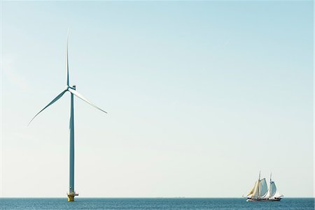 simsearch:630-06724008,k - Off shore wind turbine and sailing ship on IJsselmeer lake, Netherlands Photographie de stock - Premium Libres de Droits, Code: 649-08969545