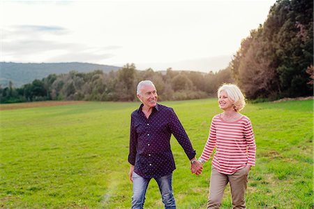 rural women in blue jeans - Romantic tourist couple strolling in field, Siena, Tuscany, Italy Stock Photo - Premium Royalty-Free, Code: 649-08987850