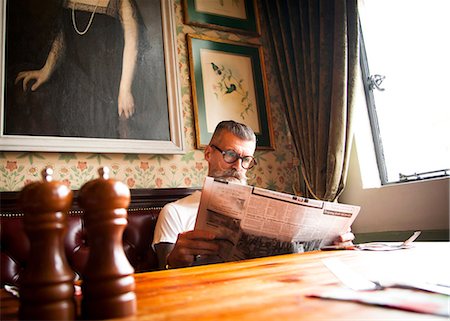 simsearch:649-08987947,k - Quirky man reading newspapers in bar and restaurant, Bournemouth, England Stock Photo - Premium Royalty-Free, Code: 649-08987984