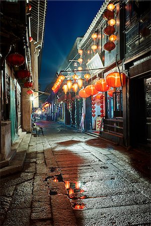 simsearch:649-07560496,k - Traditional paved street and lanterns at night, Xitang Zhen, Zhejiang, China Foto de stock - Sin royalties Premium, Código: 649-08988047