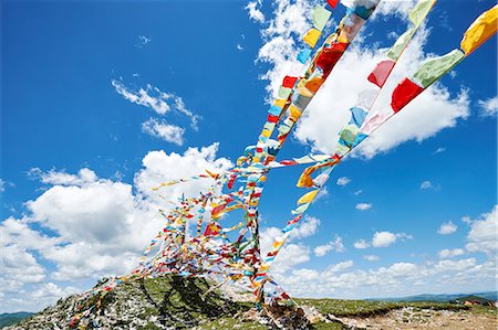 simsearch:649-08988056,k - Rows of colourful prayer flags against blue sky, Zhagana, Gansu, China Foto de stock - Sin royalties Premium, Código: 649-08988055