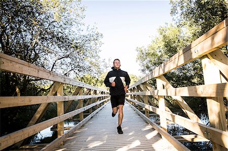 simsearch:649-08895175,k - Young male runner running across rural footbridge Stockbilder - Premium RF Lizenzfrei, Bildnummer: 649-08988265