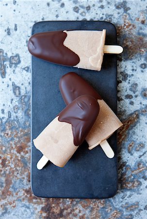 pizarra (roca) - Ice cream bars dipped in chocolate Foto de stock - Sin royalties Premium, Código: 649-09004028