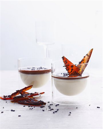 simsearch:614-08879184,k - Lavender panna cotta with toffee praline Stock Photo - Premium Royalty-Free, Code: 649-09004588