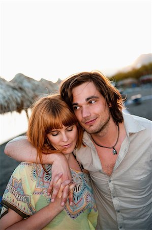 simsearch:649-07521104,k - Young couple walking on beach Stock Photo - Premium Royalty-Free, Code: 649-09002297