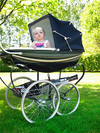 simsearch:649-06305830,k - Baby in pram Stock Photo - Premium Royalty-Free, Code: 649-09002357