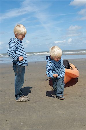 Big brother laughing at the little one Stock Photo - Premium Royalty-Free, Code: 649-09002539