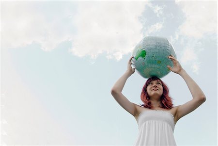 Young woman with globe Photographie de stock - Premium Libres de Droits, Code: 649-09002545