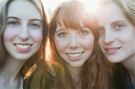 simsearch:614-08866379,k - Teenage girls smiling together Stock Photo - Premium Royalty-Free, Code: 649-09002753