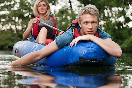 simsearch:649-08560718,k - Man relaxing in kayak in creek Photographie de stock - Premium Libres de Droits, Code: 649-09002945