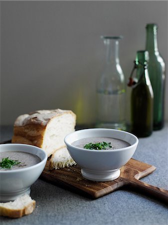 simsearch:649-09003102,k - Bowls of soup with bread Foto de stock - Sin royalties Premium, Código: 649-09003214