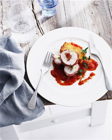 simsearch:614-08868898,k - Plate of chicken involuntini with tomato Stock Photo - Premium Royalty-Free, Code: 649-09003240