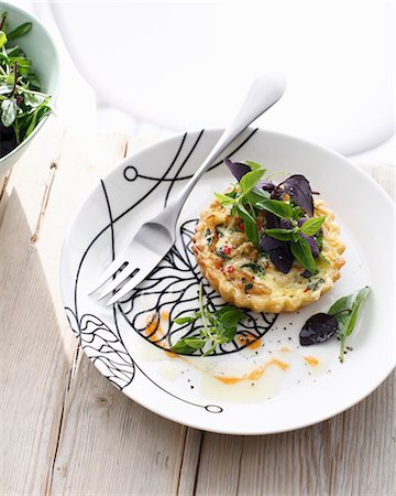 simsearch:872-08915064,k - Plate of crab tartlet with salad Foto de stock - Royalty Free Premium, Número: 649-09003241