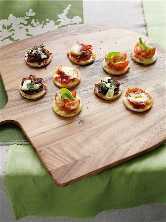Tray of crackers with toppings on table Stock Photo - Premium Royalty-Free, Code: 649-09003355
