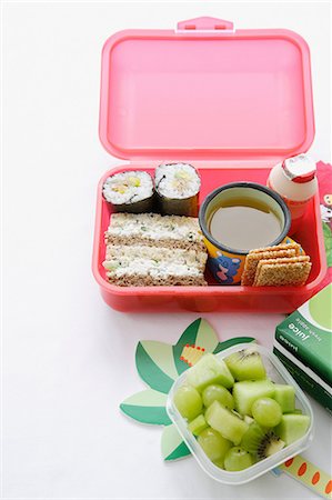 simsearch:649-09003365,k - Food packed into lunch box Stock Photo - Premium Royalty-Free, Code: 649-09003365