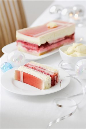 Plate of layered dessert Stock Photo - Premium Royalty-Free, Code: 649-09003400