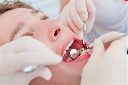 simsearch:649-06432779,k - Dentists working on patients teeth Stockbilder - Premium RF Lizenzfrei, Bildnummer: 649-09003465