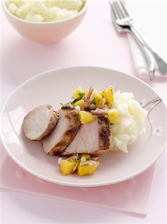 simsearch:649-06352612,k - Plate of roast pork with mango Foto de stock - Sin royalties Premium, Código: 649-09003536