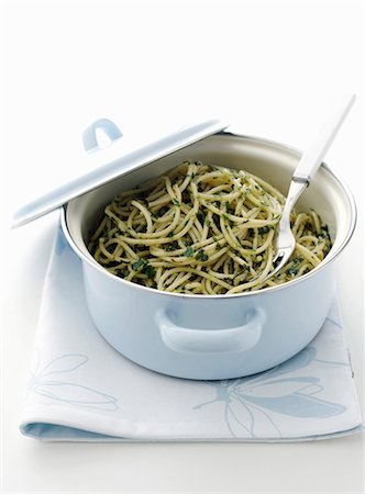 simsearch:649-09003328,k - Pot of pesto pasta Stock Photo - Premium Royalty-Free, Code: 649-09003578